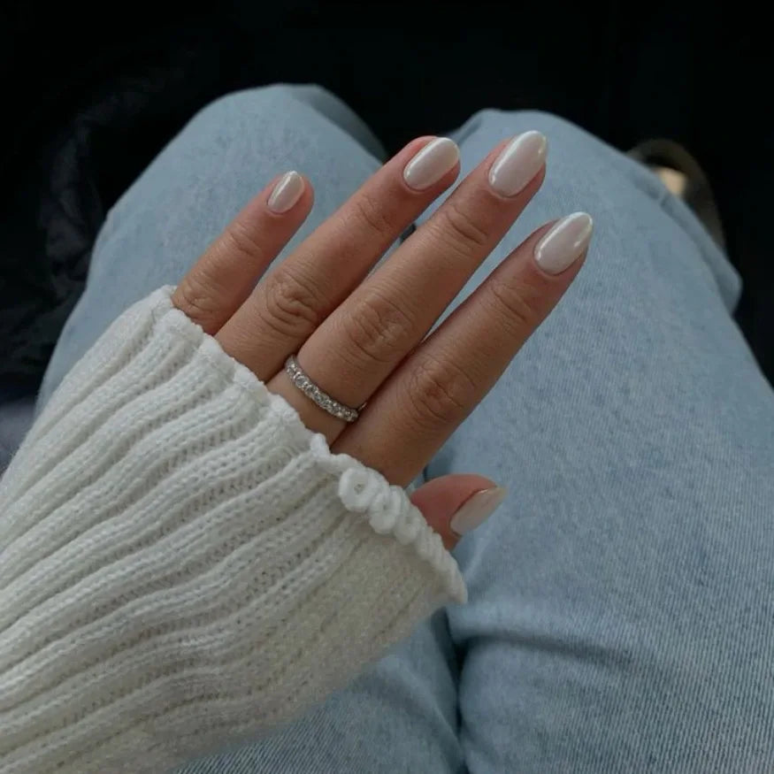 Deuxième mise en situation des ongles blanc nacré