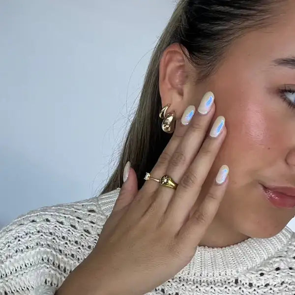 image ongle gel blanc sur les réseaux sociaux