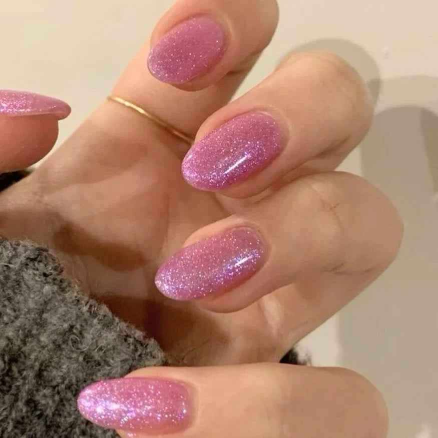 Mise en situation ongle gel rose pailleté