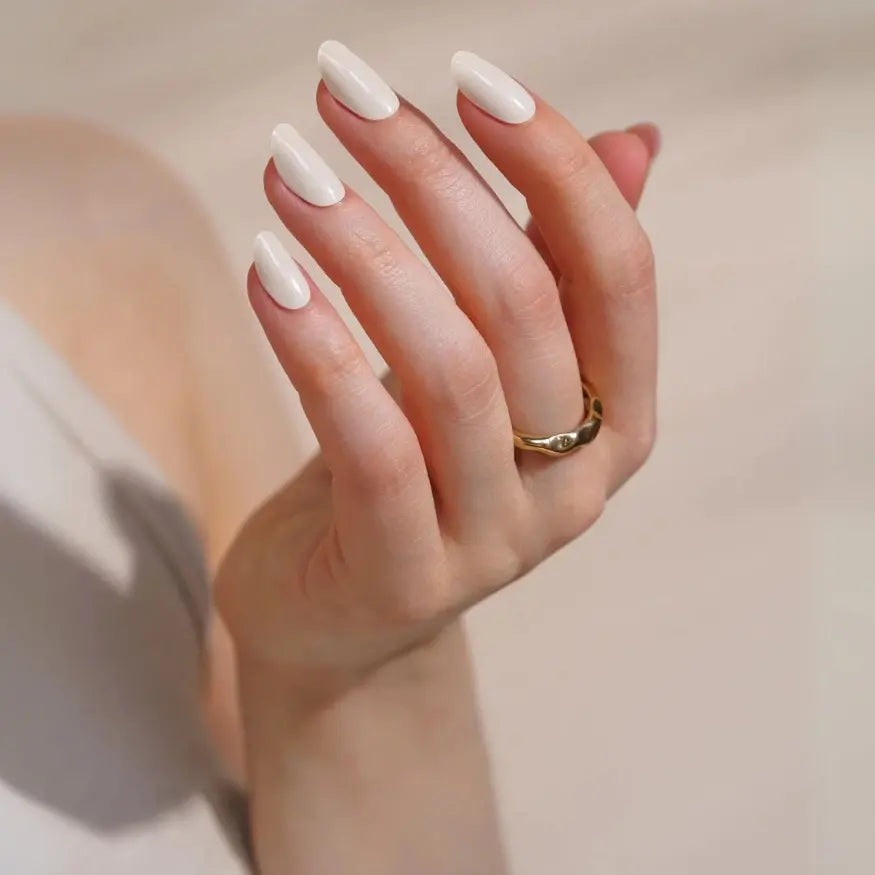 Mise en situation ongles en gel blanc crème