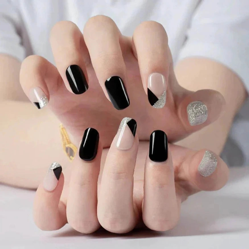 Ongles en gel noir et argent