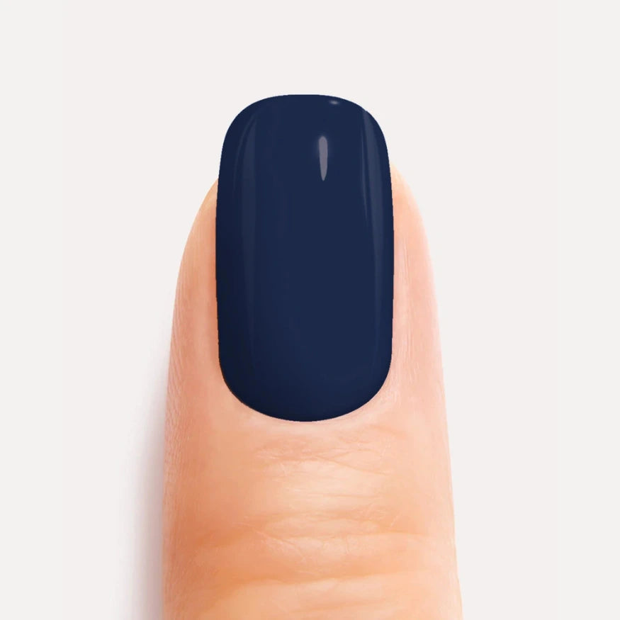 ongle bleu nuit close up