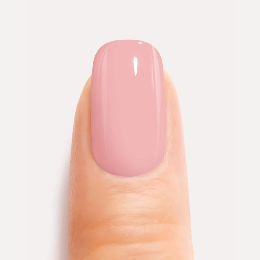 Ongle en gel rose pale close up