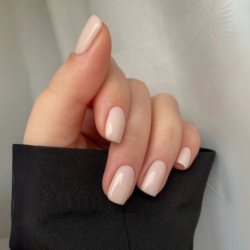 Ongles en gel blanc crème