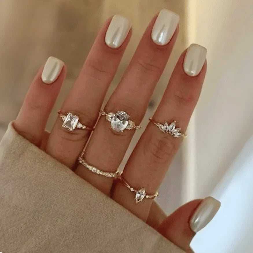 Ongles en gel blanc nacré