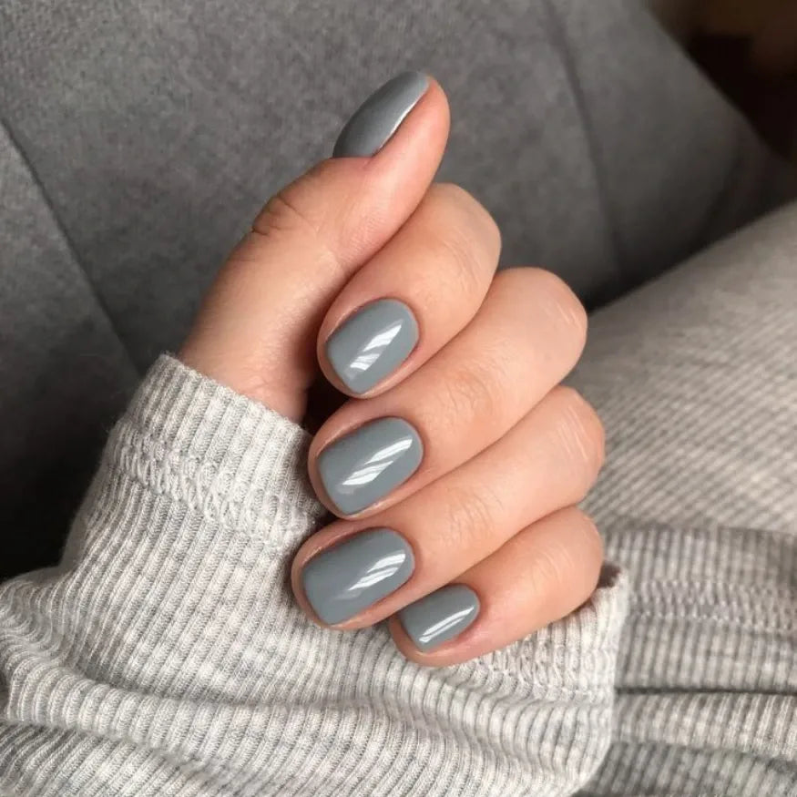 Ongles en gel gris