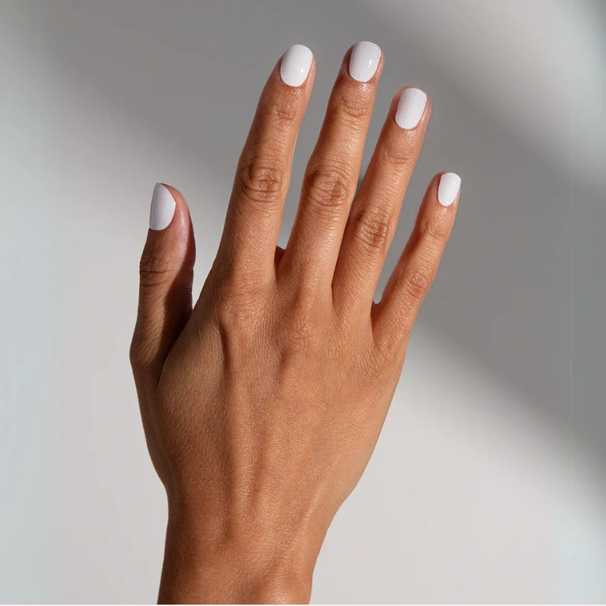 ongles en gel blanc naturel mise en situation