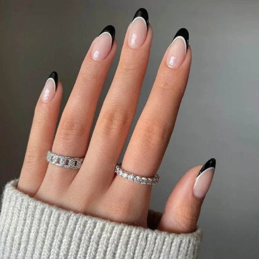 Ongles en gel french noir et blanc